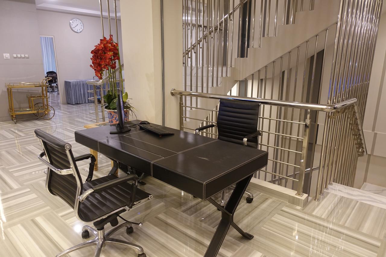 M Hotel Kupang Kupang  Kültér fotó