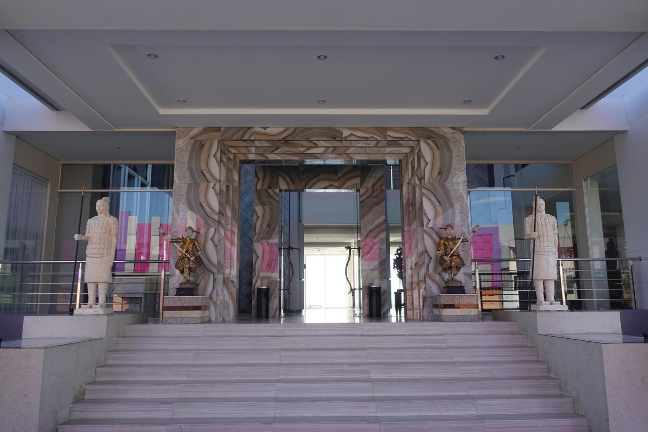 M Hotel Kupang Kupang  Kültér fotó